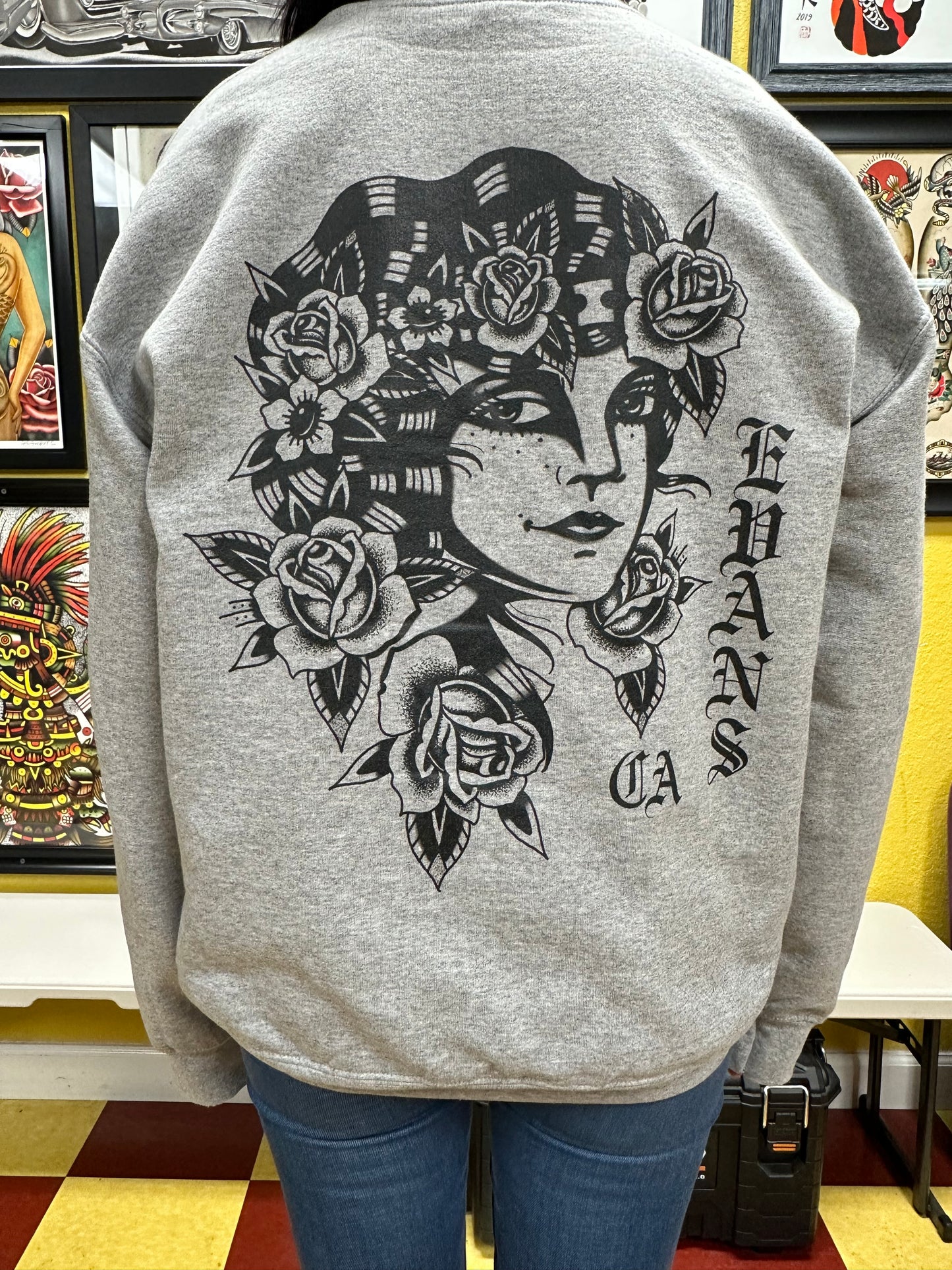 Girl head crew neck